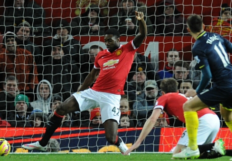 Manchester United: Blackett verlängert