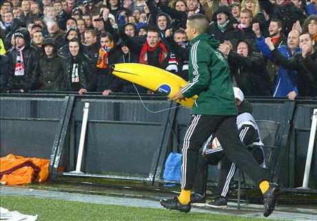 Inflatable banana 'not racist' - Feyenoord
