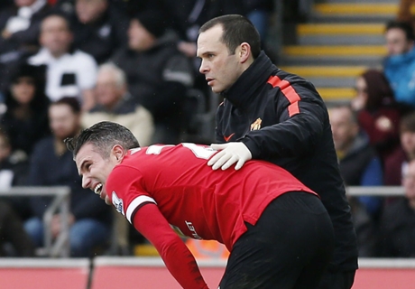 Van Gaal: Van Perise out for a 'long time'