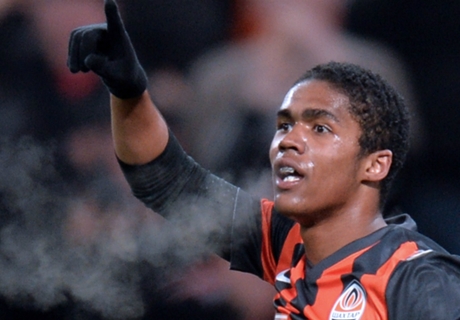 Douglas Costa rêve de la Premier League