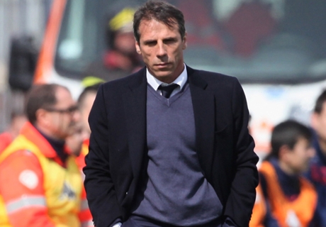Zola Enggan Tinggalkan Cagliari