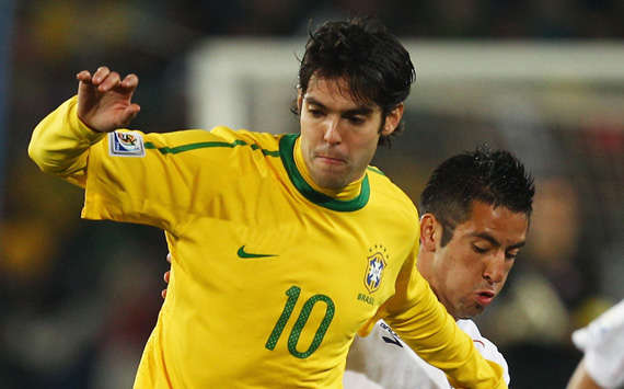World Cup 2010 - Brazil vs Chile, Kaka and Mauricio Isla (Getty Images)