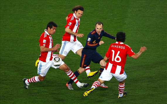 FIFA World Cup - Paraguay vs Spain - Andres Iniesta vs Edgar Barreto, Victor Caceres and Cristian Riveros (Getty Images)