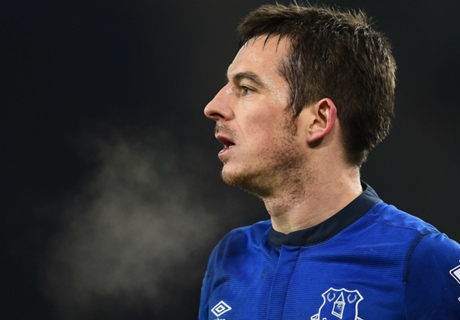Everton wait on Baines fitness