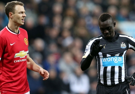 Van Gaal continues to support Evans