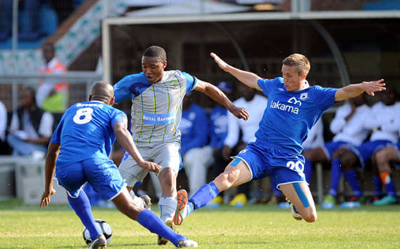 Thuso Phala of Platinum Stars gets away from Bafo Biyela and Marco Da Silva of Black Aces (Chris RiccoBackpagepix)