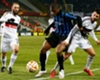 L'attaccante del Brugge Obbi Oularé in azione contro il Besiktas