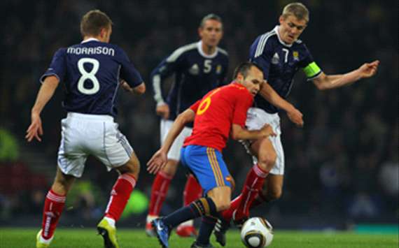 Euro 2012 Qualifiers; Darren Fletcher - Andres Iniesta, Scotland vs Spain (Getty Images)