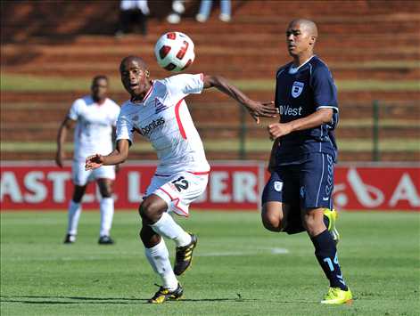 Ryan Chapman of Bidvest Wits and Thabo Matlaba of Free State Stars (Backpagepix)