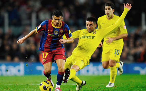 Villarreal midfielder Bruno Soriano makes a full stretch tackle in a bid to stop Pedro during Barcelona's 3-1 win