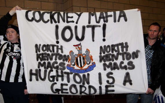 EPL,Newcastle United fans protest against the club's ownership, Newcastle United vs Liverpool(Getty Images)