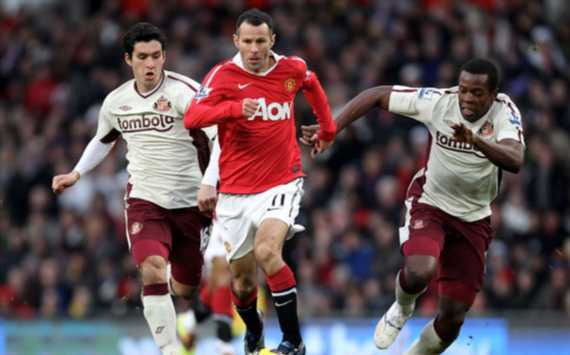 EPL - Manchester United vs Sunderland, Cristian Riveros, Nedum Onuoha, Ryan Giggs(Getty Images)
