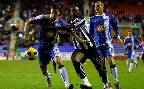EPL: Shola Ameobi - Gary Caldwell, Wigan Athletic v Newcastle (Getty Images)