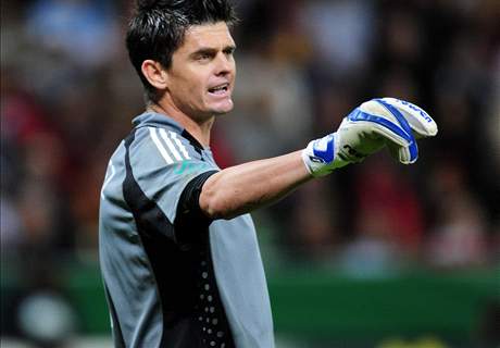 Barker prefers Wisser over Fernandez