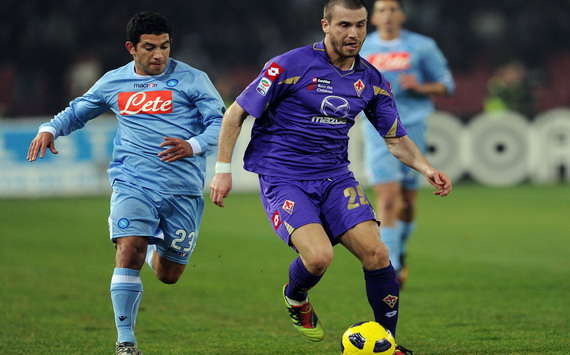 Walter Gargano (N), Lorenzo De Silvestri (F) - Napoli-Fiorentina - Serie A (Getty Images)