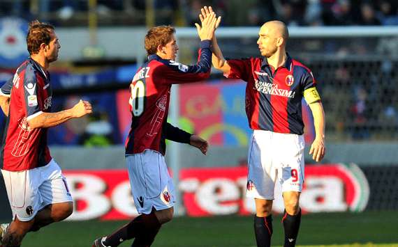 Di Vaio and Ramirez (Bologna) celebrates a goal - Getty Images