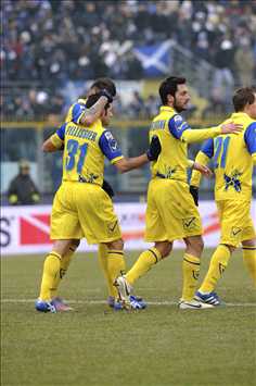Pellissier festeggiato dopo il gol in Brescia-Chievo (Getty Images)