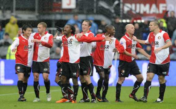 Feyenoord-spelers juichen, Feyenoord - FC Groningen