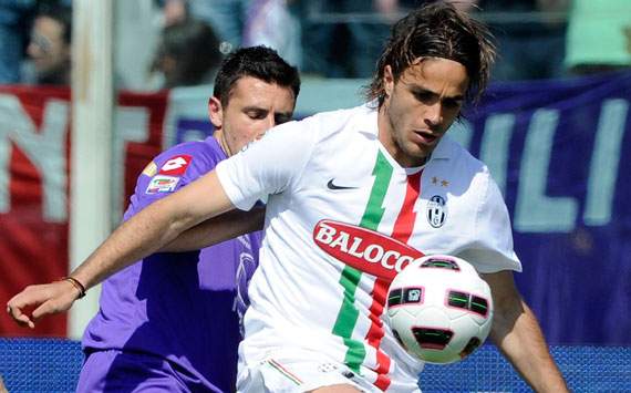 Matri difende il pallone in Fiorentina-Juventus (Getty Images)