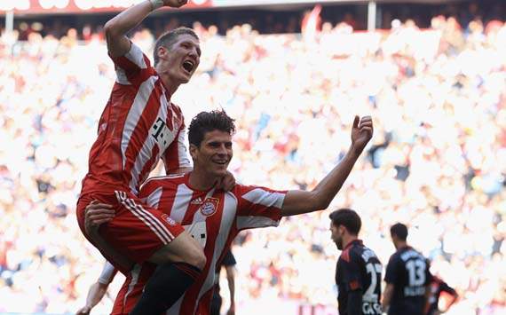 Bundesliga: FC Bayern Munich – Bayer Leverkusen, Gomez and Schweinsteiger