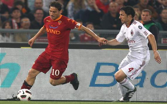 Francesco Totti (R), Mark Van Bommel (M) - Roma-Milan - Serie A (Getty Images)