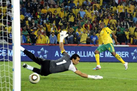 Essam Al Hadari - Katlego Mphela (South africa Vs Egypt) Misr