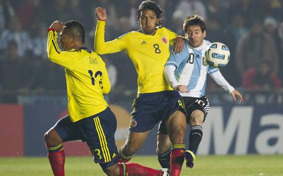 Messi no puede con la marca de Guarín y Aguilar - Argentina vs Colombia