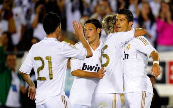 Cristiaon Ronaldo, Fabio Coentrao, Mesut Ozil, Real Madrid vs. Los Angeles Galaxy (Getty Images)