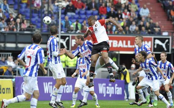 Feyenoord - sc Heerenveen, Luchtduel