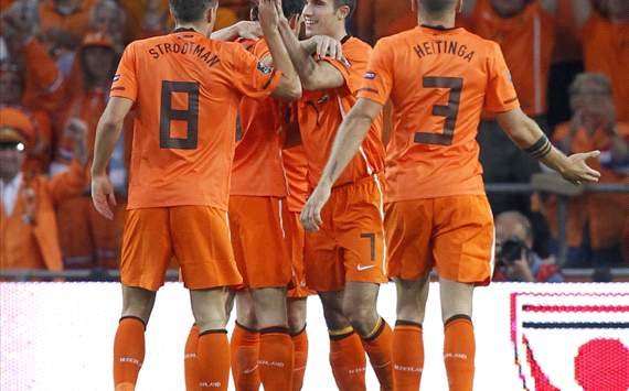Netherlands celebrating goal Van Persie (Netherlands - San Marino)