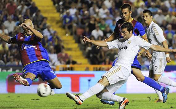 Liga BBVA: Levante-Real Madrid: Gonzalo Higuain