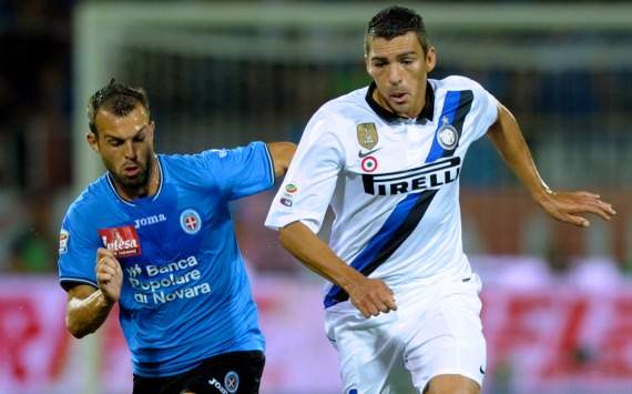 Meggiorini e Lucio durante Novara-Inter (Serie A, Getty Images)