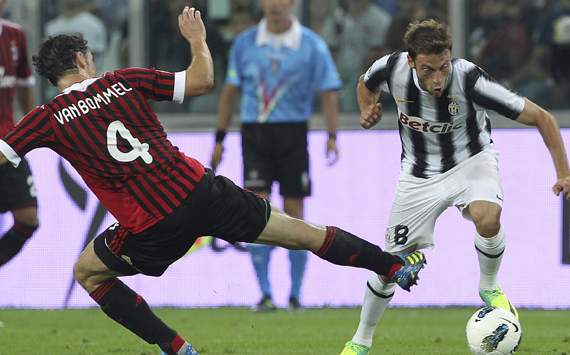 Marchisio supera Van Bommel (Getty Images)