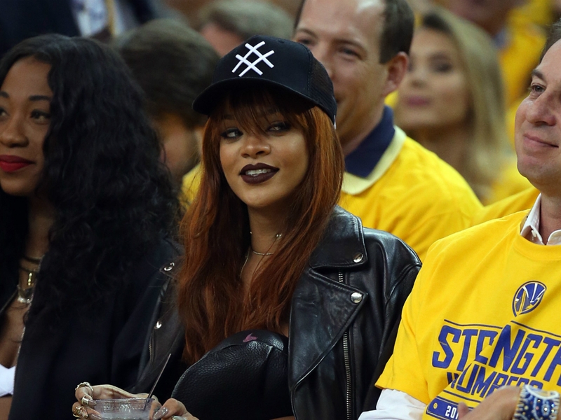 Rihanna watches PSG