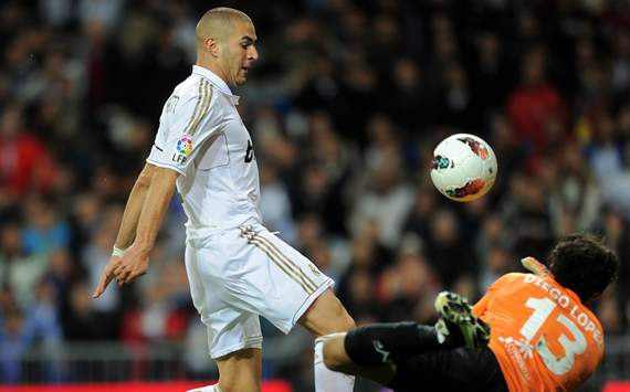 Benzemá bate a Diego López en el Real Madrid-Villarreal por la Liga BBVA