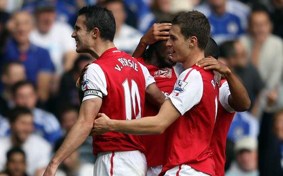 EPL - Chelsea vs Arsenal, Robin van Persie and Petr Cech