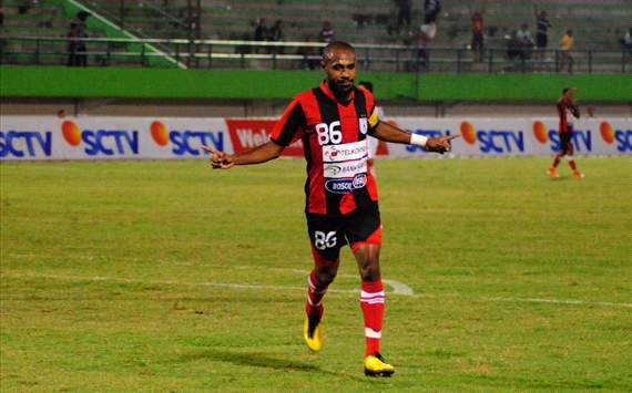 Boaz Salossa - Persipura Jayapura (GOAL.com/Arief Setiadi)