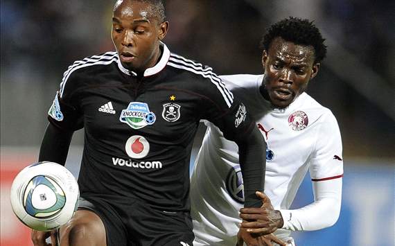 Gilbert Mapemba of Moroka Swallows & Benni McCarthy of Orlando Pirates