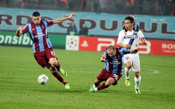 Champions League: Burak Yılmaz, Serkan Balcı (Trabzonspor) - Yuto Nagatomo (Inter)