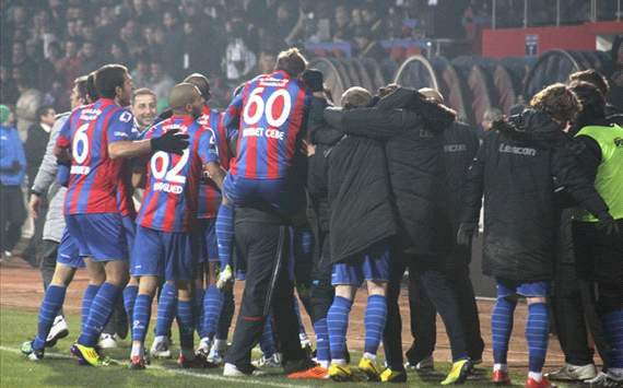 Karabüksporlu oyuncuların gol sevinci