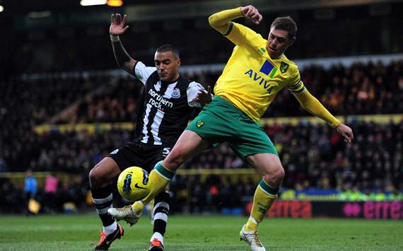 EPL: Grant Holt - Danny Simpson, Norwich City v Newcastle United
