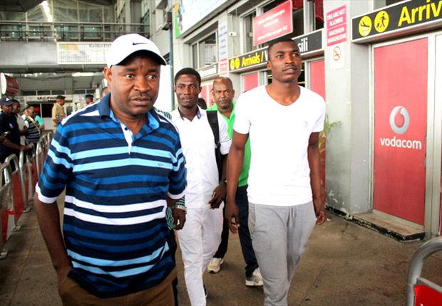 Dylan Kerr wa Simba, Donald Ngoma na James Zutah wa Yanga wawasili nchini