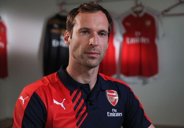 Cech signing can lead to Arsenal title challenge - Debuchy