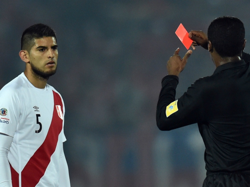 VIDEO: Watch Zambrano's controversial dismissal against Chile