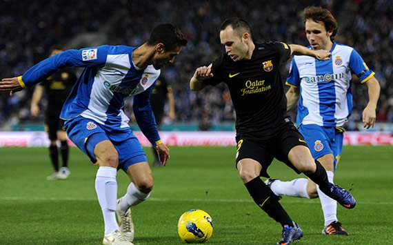 Liga BBVA: Espanyol-Barcelona: Andres Iniesta (C), Raul Navarro (L) and Joan Fernandez