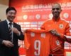 Diego Tardelli faz dois gols em 10 minutos e Shandong Luneng vence mais uma no Chinês