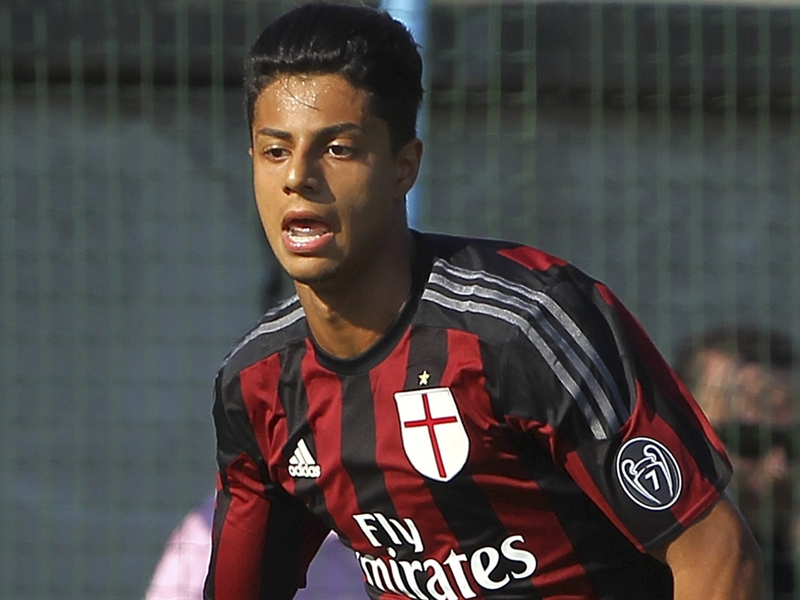Official: Malaga sign Milan starlet Mastour