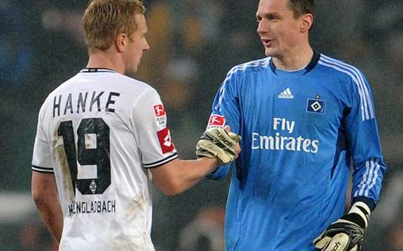 Gladbachs Mike Hanke und Hamburger Jaroslav Drobny vertragen sich
