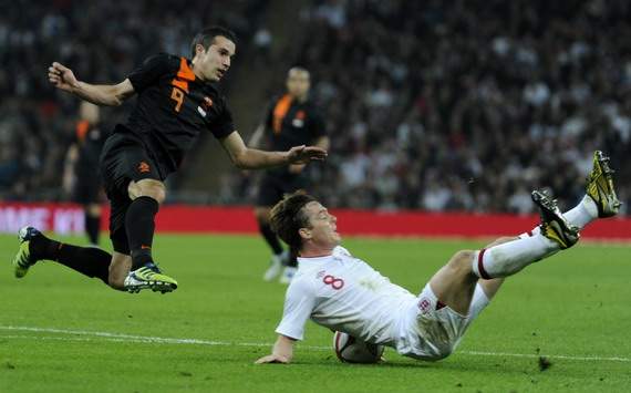 Engeland - Nederland, Robin van Persie vs Scott Parker