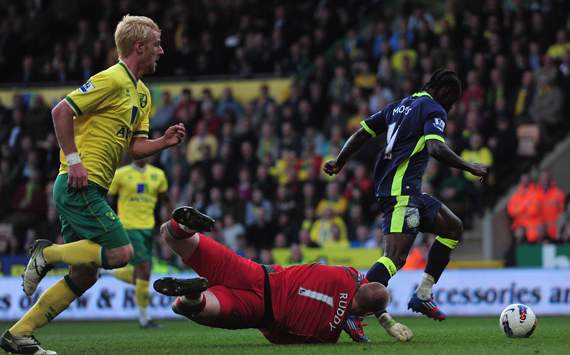 EPL - Norwich City v Wigan Athletic, Victor Moses and John Ruddy